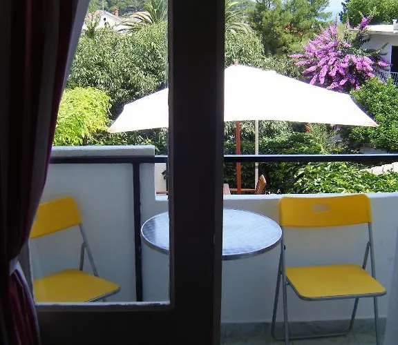 Adria Blue * Jelsa (Hvar)